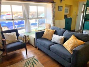 2 Bed in Montrose AN48M休息區