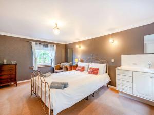 Giường trong phòng chung tại 4 bed in Eastbourne EHC30