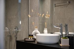 Koupelna v ubytování EcoHeaven Suites