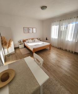 Postel nebo postele na pokoji v ubytování Apartmani Vidakovic