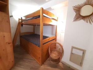a bunk bed in a room with a mirror at T2 6 pers, balco, cuisine Eq, casier skis, 1700m, Saint-Lary - FR-1-457-144 in Saint-Lary-Soulan