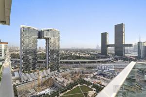 une vue aérienne sur une ville avec de grands bâtiments dans l'établissement WelHome - Luxurious and Breathtaking Views 1BR in Za'abeel, à Dubaï