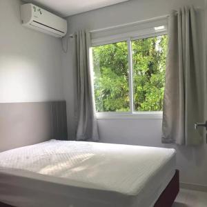 Ein Bett oder Betten in einem Zimmer der Unterkunft Apto aconchegante - 2 suítes e 1 dormitório