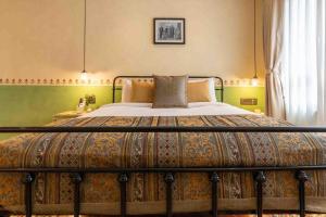 Letto o letti in una camera di Seto Ghar Hotel
