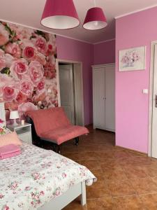 A bed or beds in a room at Villa Kokosowa