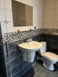 A bathroom at Villa Kokosowa