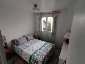 a bedroom with a bed and a window at PAVILLON PROCHE RER et DisneyLand in Gagny