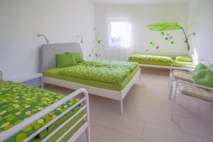 Een bed of bedden in een kamer bij Apartment Zelená zahrada