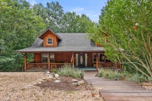 a log home with a porch and a driveway at Antlers Crossing in McGaheysville