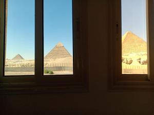 Üldine mäevaade või majutusasutusest Yamour Pyramids View pildistatud vaade