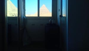Üldine mäevaade või majutusasutusest Yamour Pyramids View pildistatud vaade
