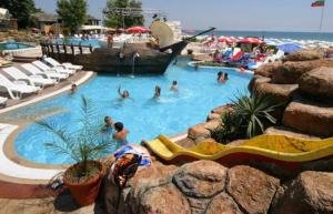 Πισίνα στο ή κοντά στο Europroperties Sirena Apartaments