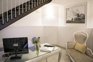 a room with a desk with a computer and a chair at Hospes Puerta de Alcalá, a Member of Design Hotels in Madrid