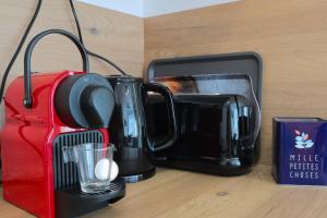 Příslušenství pro přípravu čaje a kávy v ubytování {Le Factory}, proche EuroAirport