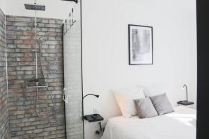 Koupelna v ubytování {Le Factory}, proche EuroAirport + 36 fotografií