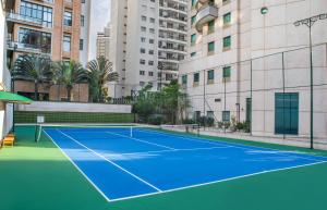a tennis court in a city with tall buildings at Meliá Jardim Europa in Sao Paulo