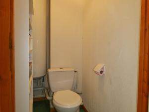 a bathroom with a toilet and a roll of toilet paper at Appartement Saint-François-Longchamp, 2 pièces, 6 personnes - FR-1-635-101 in Saint-François-Longchamp