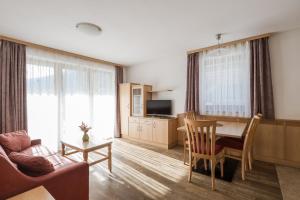 Televízia a/alebo spoločenská miestnosť v ubytovaní Residence Reisenschuh