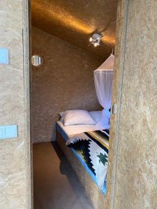 Ένα ή περισσότερα κρεβάτια σε δωμάτιο στο Slapen aan het Wad +2 φωτογραφίες