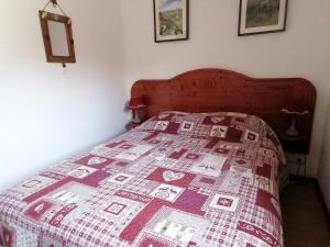 Una cama o camas en una habitación de Appartement Saint-François-Longchamp, 2 pièces, 4 personnes - FR-1-635-105