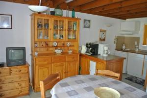 Η κουζίνα ή μικρή κουζίνα στο Biscarrosse Lac Navarrosse Duplex avec mezzanine classé 1 étoile