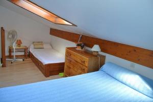 Ένα ή περισσότερα κρεβάτια σε δωμάτιο στο Biscarrosse Lac Navarrosse Duplex avec mezzanine classé 1 étoile