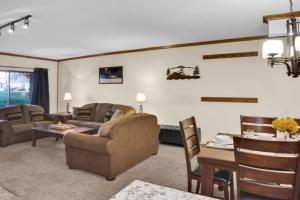 Χώρος καθιστικού στο PARK STATION 214-1 condo