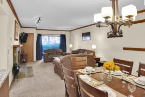 Χώρος καθιστικού στο PARK STATION 214-1 condo +19 φωτογραφίες