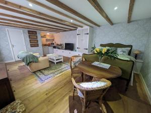 a living room with a table and a kitchen at Château de Saugé in Saivres