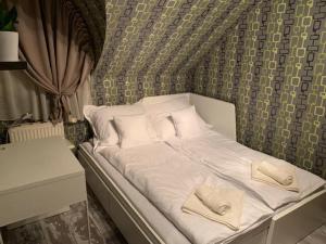 Posteľ alebo postele v izbe v ubytovaní Ede Apartman