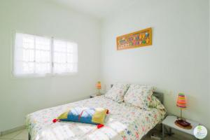 a bedroom with a bed with two pillows on it at Sanguinet Charmante maison avec jardin pour 6 personnes in Sanguinet
