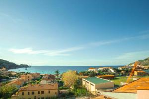 a view of a town with the ocean in the background at Giglio Rosa 4 n9 in Campese +2 photos
