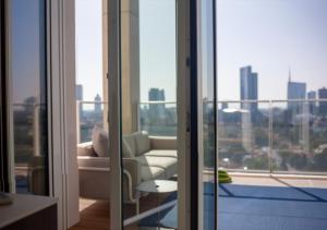 Imagen de la galería de Modern flat 16th floor - Terrace with skyline view, en Milán