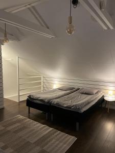 En eller flere senger på et rom på Big Apartment in central Kiruna 5