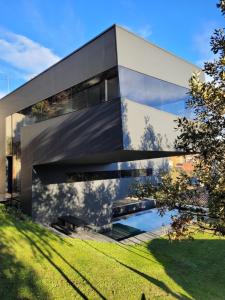 a modern house with a pool in a yard at the black line house in Olot