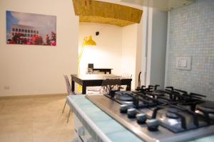 a kitchen with a stove top in a room at Home Rent Mancini in Rome