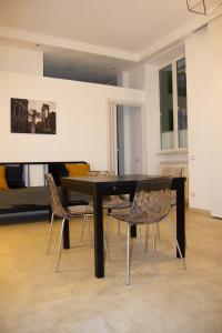 a dining room with a black table and chairs at Home Rent Mancini in Rome