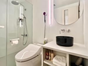 a white bathroom with a toilet and a shower at 东京上野超级中心 设计师房间Yaob 上野公园3分钟 车站1分钟 超级繁华 免费wifi 戴森吹风 in Tokyo