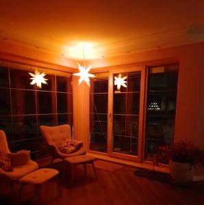 a living room with stars hanging from the ceiling at Wildes Paradies,135 qm Ferienwohnung im Naturgarten in Chemnitz