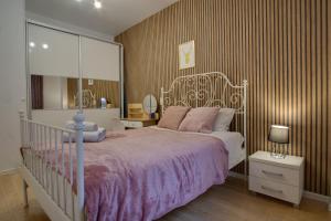 Katil atau katil-katil dalam bilik di NiceApart near Old Town