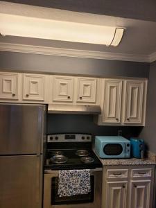 Photo de la galerie de l'établissement Blue Shark *E3* @ Midtown Cozy 1BR King Suite, à Houston 16 autres photos