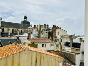 Výhľad na mesto Les Sables-dʼOlonne alebo výhľad na mesto priamo z apartmánu
