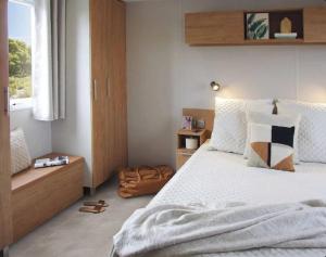 Кровать или кровати в номере Huis Meerwijck