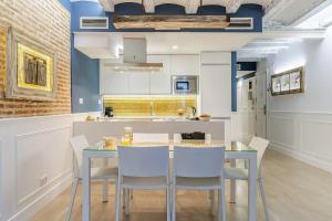Kuchyň nebo kuchyňský kout v ubytování Enjoybcn Colon Apartments