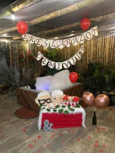 a christmas party with a bed with aesame streetasy at Parador La Mesa Redonda Hotel y Glamping in Los Santos
