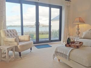 Billede fra billedgalleriet på TULLOCHSIDE-4 BED-SEA FRONT -RAVENSPOINT ROAD i Trearddur + 37 billeder