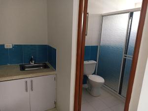 a bathroom with a sink and a toilet at hotel koral palmira in Palmira