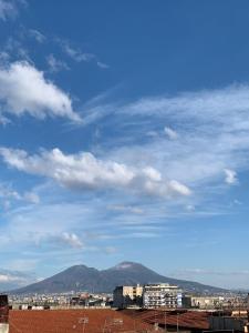 En generel udsigt til bjerge eller udsigt til bjerge taget fra pensionatet