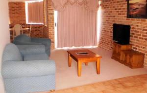Μια τηλεόραση ή/και κέντρο ψυχαγωγίας στο Lake Haven Motor Inn