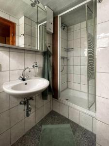 Koupelna v ubytování Nur-Dach-Haus am Alfsee
